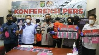 Polres Metro Tangerang Kota Amankan Dua Maling Modus Bobol Tembok