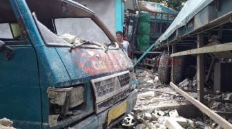 Kecelakaan Maut Tuban, Trailer Seruduk dan Libas 3 Rumah, 2 Becak, 1 MPU