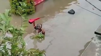 Diguyur Hujan Semalaman, Tangsel Banjir Hingga Setinggi Leher Orang Dewasa