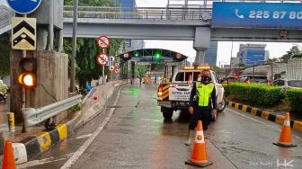 Hutama Karya Tutup Tol JORR S Imbas Banjir dan Longsor