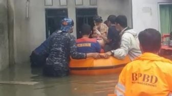 Belasan Pompa Beroperasi, Banjir di Periuk Tangerang Masih Parah