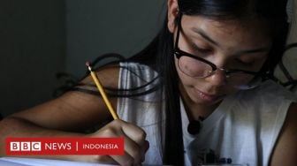 Sekolah Tutup karena Pandemi Covid-19, Gadis Remaja Jadi Guru Dadakan