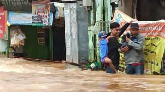 Banjir Bekasi Rendam 81 Wilayah di 12 Kecamatan, Paling Tinggi 1,8 Meter