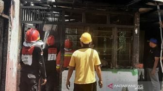 Detik-detik 2 Rumah di Banda Aceh Hangus Terbakar