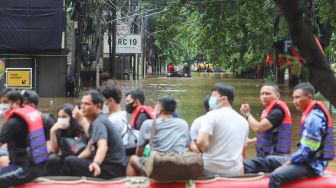 Epidemiolog Ingatkan Potensi Kenaikan Kasus Covid-19 Saat Bencana Banjir