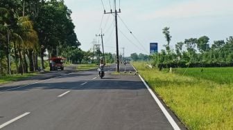 Ada Tiang Listrik Berdiri di Tengah Jalan, DPRD Banyuwangi Geram