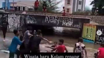 Viral! Gegara Banjir, Underpass di Karawang Jadi Wahana Bermain Air Gratis