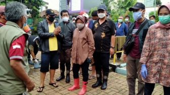 Banjir Jakarta, Kemensos Salurkan Bantuan Logistik ke Jatipadang