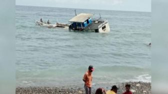 Kapal Angkut 400 Ton Garam Tenggelam di Perairan Mantau NTB