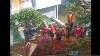 Kemang Timur Longsor karena Hujan, 5 Rumah Terdampak, Tak Ada Korban Jiwa