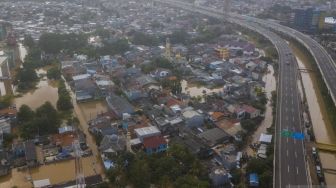 Ada 100 RW Langganan Banjir di Jakarta, BPBD DKI Siapkan 928 Titik Lokasi Pengungsian