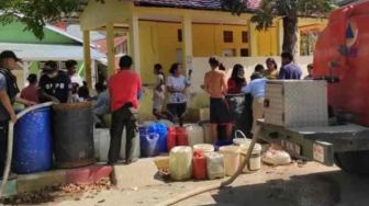 Kota Padang Mulai Kekeringan, BPBD Salurkan Air Bersih