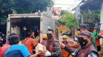 Komunitas Harley Davidson Salurkan Bantuan ke Korban Banjir