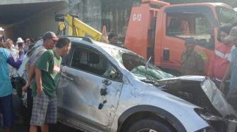 Jatuh dari Flyover Tol Cipali, Mobil Agya Hancur Lebur