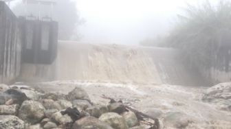 Bendungan dan PLTMH Rusak Diterjang Longsor, Ratusan Kampung Gelap Gulita