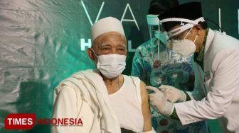 98 Kiai Sepuh NU Jawa Timur Menerima Suntik Vaksin