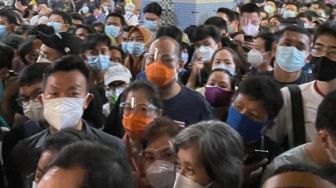 Antrean Membludak, Vaksinasi Covid di Pasar Tanah Abang Dibubarkan Polisi