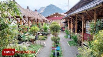Rumah Makan Ayam Gepuk Mi Benk Suguhkan Pemandangan yang Asri