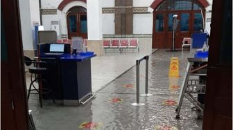 Hujan Lebat, Stasiun Tawang Semarang Kembali Terendam Banjir