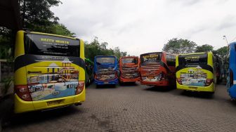 Ini Penampakan 17 Bus Sitaan Kejagung di Garasi Bus Damri Karanganyar