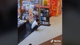 Toko Buku Sepi, Karyawan sampai Jongkok Demi Usaha Promosi, Videonya Viral