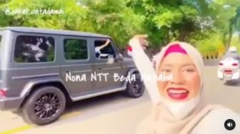 Viral Nona Maumere Teriak ke Jokowi: Pak Aku Mencintai Salah Satu Ajudanmu