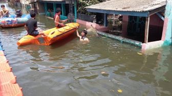 Sudah 5 Hari, Perumahan Periuk Tangerang Masih Banjir hingga 2 Meter