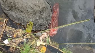 Hendak Memancing Warga Temukan Orok Bayi di Bantaran Sungai Gajah Wong