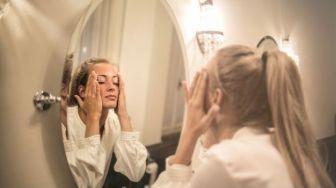 7 Langkah Rutinitas Skincare di Malam Hari Agar Kulit Sehat dan Glowing