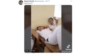 Baik Banget, Murid Tidur Di Kelas, Guru Ini Malah Ikut Ngipasin