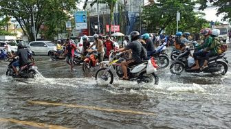Motoran di Bawah Ancaman Banjir, Kenali Medan Lebih Teliti