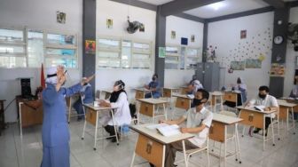 Sekolah SMA di Bogor Baru Dibuka, 1 Pelajar Langsung Positif COVID-19
