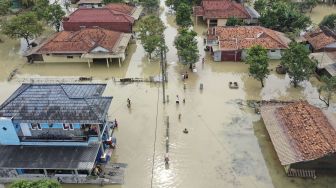 Air Sungai Meluap, Ribuan Rumah di Karawang Terendam Banjir