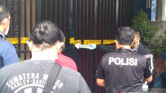 TNI Tewas Ditembak Polisi, S Bertugas Awasi Pengunjung Mabuk Resek di Kafe