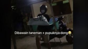 Anti Mainstream! Pria Ini Ngapel Pacar Bawa Tanaman dan Pupuk, Malah Dipuji