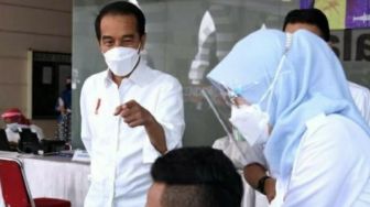 Presiden Joko Widodo Tinjau Vaksinasi Wartawan Hari Ini
