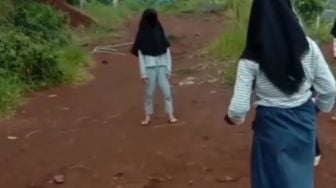 Viral Video Anak Perempuan Adu Jotos, Ternyata Cuma Gara-gara Ini