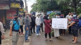 Demo Jalan Rusak, Warga Tangerang: Selamat Datang di Wisata 1000 Lubang