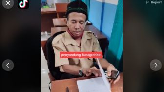 Usianya 30 Tahun, Alasan Bapak Ini Masih Semangat Sekolah Bikin Terenyuh