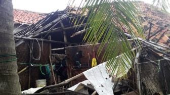 Hujan Deras, Sejumlah Rumah Roboh di Kab. Tangerang, Begini Penampakannya