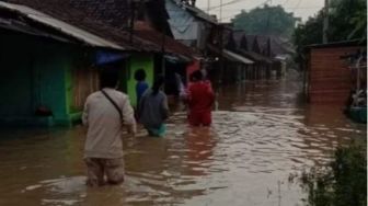 Hujan Deras, Lingkungan Pintu Air Kubangsari Cilegon Terendam Banjir