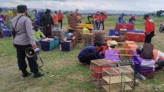 Patroli Sat Sabhara Polsek Kadipaten Bubarkan Kerumunan Lomba Burung