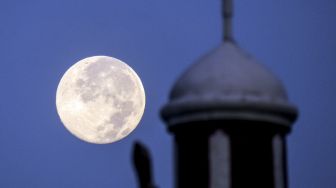 Fenomena Bulan Purnama Salju di Langit Depok dan Aceh