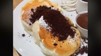 Super Fluffy, Pancake Lembut Rp80 Ribu Ini Viral di TikTok