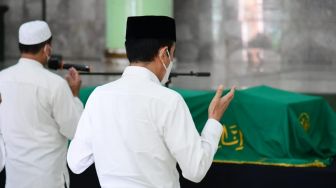 Melayat Mendiang Artidjo Alkostar, Presiden Jokowi Sampaikan Ini