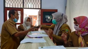 Wali Kota Cilegon Helldy Sita Ponsel Kepala Dinas saat Rapat Perdana