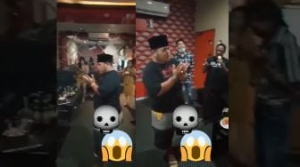 Viral! Sejumlah Pria Baca Doa di Karaoke Bareng Biduan Seksi dan Miras