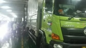 Truk Ekspedisi Keluar Asap di KMP Neomi, JNE Tanggung Jawab Kerusakan Paket