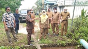 Gegara Limbah PDAM Genangi Kebun Sawit, Warga Siak Merugi 6 Tahun