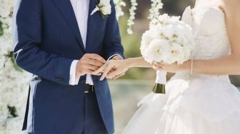 Gelar Pernikahan, Pasangan Ini Malah Dapat Kado Mengejutkan dari Teman